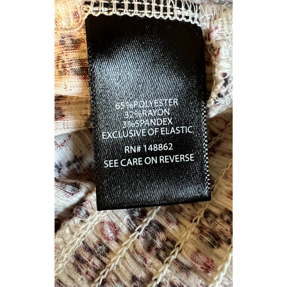 Torrid Shirt Womens Size 2X Red Multicolor Pullover Keyhole Neck Torrid Size 2 - Picture 7 of 10